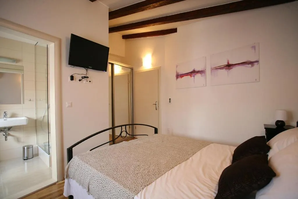 Rooms Beljan Trogir 3*,